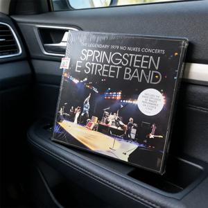 CD 《The Legendary 1979 No Nukes Concerts》이라는 이름의 라이브 앨범은 미국 록 레전드 브루스 스프링스틴과 더 E의 작품입니다.