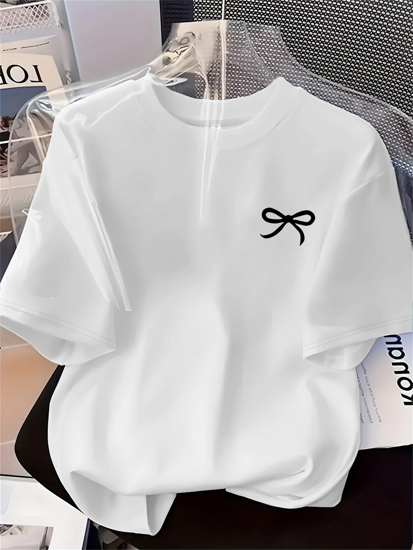 새로운 여성 티셔츠 블랙 보우 프린트 심플 스타일 캐주얼 패션 반팔 티셔츠 부드럽고 편안한 여름 여성 의류