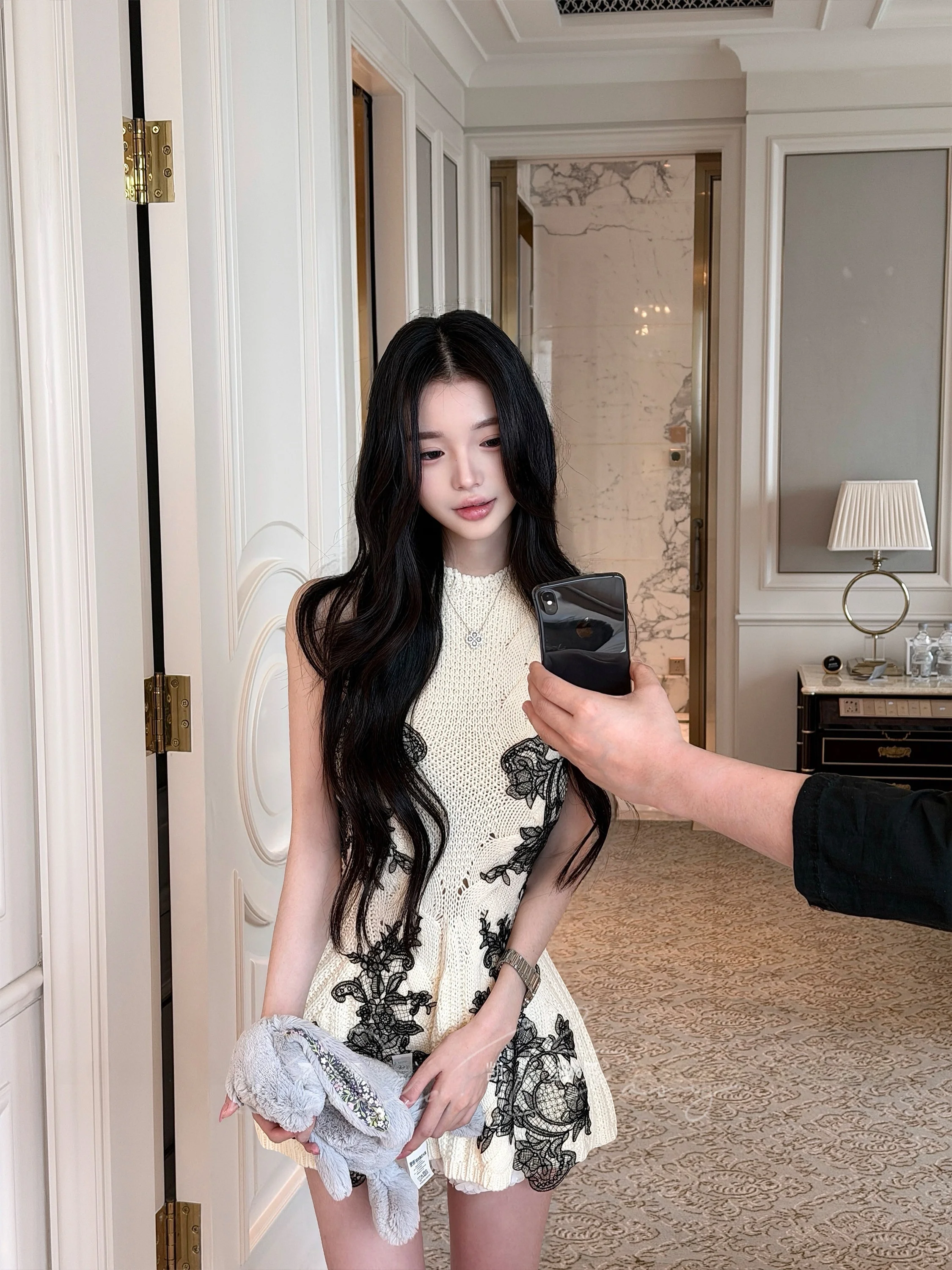 우아한 레이스 니트 A라인 드레스 여성 슬림핏 허리 라인을 강조하는 민소매 드레스 고급스러운 빈티지 분위기 캐주얼 드레스