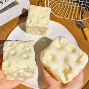 타바 스퀴시 치즈 큐브 스트레스 볼, 모양을 잡을 수 있는 스퀴즈 볼, 반동 없는 감각 자극 피젯 토이, 어린이와 어른을 위한 휴식 선물