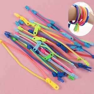 12/24 Pcs Antistress 지퍼 팔찌 자폐증 손 감각 Fidget 장난감 어린이를위한 파티 호의 생일 베이비 샤워 Goodie 가방 선물