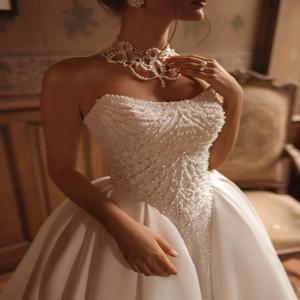 우아한 진주 Strapless 웨딩 드레스 섬세한 공주 여성 버튼 다시 신부 드레스 코트 트레인 볼 가운 맞춤형 가운