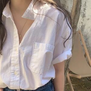 화이트 코튼 캐주얼 셔츠 여성 여름 새로운 스타일 통근 디자인 반팔 폴로 칼라 통기성 편안한 루즈핏
