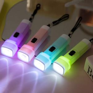 12/24 Pcs LED 미니 손전등 아이 생일 파티 웨딩 파티 게스트 선물 할로윈 크리스마스 카니발 파티 호의 장식