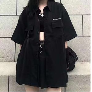 블랙 자수 루즈핏 반팔 셔츠 여성 야외 패션 여름 레트로 스타일 통근 바람막이 5각형 포켓 디자인