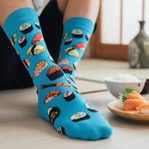 파란색의 일본 요리 스시 음식 프린트가 있는 크루 양말 1켤레, 편안하고 통기성이 있으며 수분 흡수 기능이 있으며 흥미로운 참신함