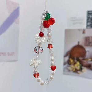 1개 레드 체리 크림 보우 폰 참, PLR 레트로 짧은 끈, 소녀들을 위한 다용도 일상 액세서리, 카메라 및 백팩용