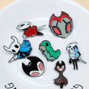7pcs 할로우 나이트 에나멜 브로치 멋진 캐릭터 핀 배낭 의류 모자 옷깃 배지 패션 쥬얼리 액세서리 팬 선물