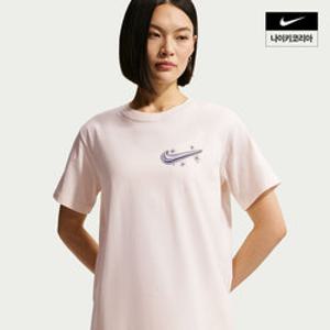 [나이키] 스포츠웨어 클래식 여성 오버사이즈 티셔츠 IH7605-103
