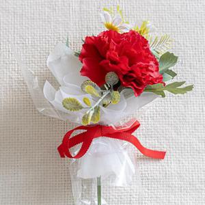 카네이션 성묘 꽃다발 조화 한송이 코사지 20cm 2컬러 납골당 산소 추모 장식 수목장