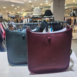 [베네통]소가죽자가드끈크로스백BCBGA4541_BP
