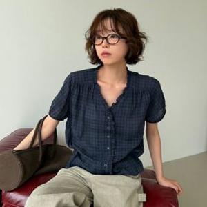 [3차 6/8 예약배송]Check frill V-neck blouse [TISU07BL07]_Navy