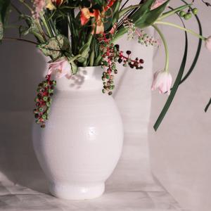 결 Gyeol 진주빛 깊고 긴 세라믹 화병 vase