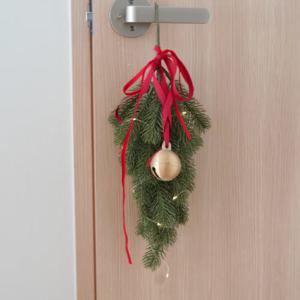 크리스마스 리스 장식 행잉 트리 40 cm 레드 리본 방울트리 전구포함 christmas