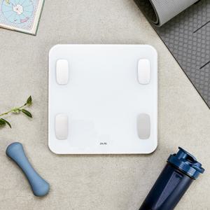 건강을 관리 하는 BMI 체중계_화이트
