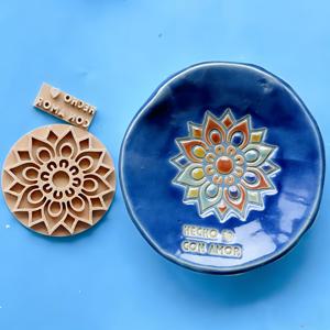 TEMU 2개입 대형 사이즈 6.5Cm 클래식 만다라 꽃 클레이 스탬프 및 DIY 스탬프, 간편한 디자인 엠보싱 몰드, 수제 세라믹 접시, 코스터 또는 기타 클레이용, 클레이 펜던트 장식, 특히 클레이 초보자 제작자 스탬핑 몰드 도구로 적합