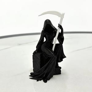 TEMU 다크 테마 장식품, 망치질하는 여성을 테마로 디자인되었으며, 테이블 상단에 장식하기에 적합합니다. 이 예술적인 조각은 미스터리하고 어두운 분위기를 담고 있습니다.