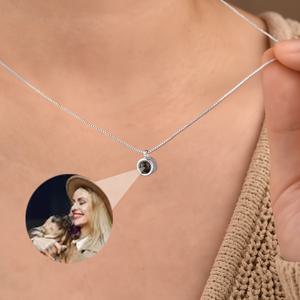 TEMU 맞춤 사진 목걸이 스테인리스 스틸 박스 체인 개인 맞춤 프로젝션 여성 목걸이 맞춤 기념 주얼리 데일리 착용 선물 패셔너블하고 정교한 여성 주얼리 어머니 생일 선물 발렌타인데이 크리스마스 선물 (가족용)