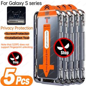 TEMU 삼성 갤럭시 S22 5G, S22+ 5G, S23, S23+, S24, S24 Plus, S24 Ultra, S25, S25 Plus, S25 Ultra, S25 Edge, 그리고 S25 FE 시리즈용으로 설계된 5개 프라이버시 강화 유리 액정 보호 필름입니다. 9H+ 경도, 지문 방지 기능이 특징입니다.