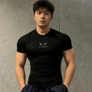 TEMU 남성용 반팔 캐주얼 스포츠 티셔츠, 활용도 높은 크루넥 남성용 피트니스 상의, 피부에 자극이 적고 통기성 좋음, 몸에 꼭 맞는 높은 신축성으로 체형 라인 강조, 피트니스, 달리기, 스포츠, 훈련 시 착용에 적합, 세탁기 사용 가능하지만 드라이클리닝 불가