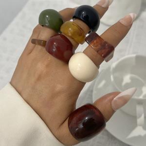 TEMU 8개 여성용 반지 세트 빈티지 스타일, 간편한 패션, 멀티컬러 기하학적 원형 레진 플레인 밴드 반지, 바캉스 스타일, 인조 보석 두꺼운 주얼리, 데일리 착용 및 친한 친구 선물로 적합