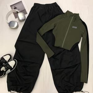 TEMU 귀여운 여성 캐주얼 블랙 & 카키색 긴팔 라운드넥 비대칭 탑 & 루즈 트라우저 투피스 세트, 캐주얼 스타일 대비 색상 패치워크 긴팔 가을 디자인 Y2K 재킷 후드 지퍼 스탠드 칼라 타이트 핫 탑