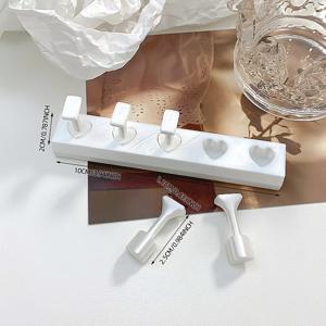 TEMU PLA 하트 모양 네일 홀더 - 비자성 투명 아크릴 네일 스탠드, 연습용 받침대 및 진열대, 매니큐어 DIY용 네일 아트 도구