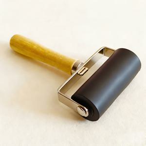 TEMU 고품질 나무 손잡이 고무 롤러, 2.36인치 블랙 고무 인쇄 롤러, 내구성 있는 수공예 미술 도구, 잉크 번짐, 스탬핑, 판화, 스크랩북킹, 벽지 매끄럽게 하는 데 적합