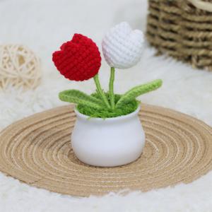 TEMU 수제 크로셰 튤립 화분, 사실적인 인공 꽃 디자인, 여자 친구, 친척, 친구에게 완벽한 선물, 생생한 가정 및 파티 장식, 크리스마스, 추수감사절, 생일에 이상적, 직물 재질, 전원 필요 없음, 애니메이션 테마, 가정 및 주방 장식 액세서리