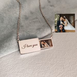 TEMU 맞춤 사진 목걸이 | 304 스테인리스 스틸 주얼리, 개인 맞춤 각인 텍스트 및 숨겨진 사진 프레임 | 패셔너블하고 간편한, 남녀공용, 신부 들러리 선물, 생일, 어버이날, 크리스마스 선물로 이상적