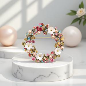 TEMU 1개 라인스톤 화환 브로치, 사랑하는 사람들을 위한 스타일리시한 선물. 발렌타인데이, 할로윈, 크리스마스 등 축제 행사에 적합하며, 이브닝 가운을 꾸미는 데도 좋습니다. 코트, 스카프, 새틀 등도 꾸미는 데 사용할 수 있습니다.