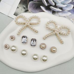 TEMU 12개 골든 럭셔리 보우kno트 ABS 신발 참 DIY 액세서리 블링 라인스톤 꽃 기하학적 정사각형 신발 장식 탈착식 인조 모조 구슬 신발 클립 장식 여성 버블 슬라이드 샌들 해변 가방 장식품 크리스마스 생일 축제 파티 선물