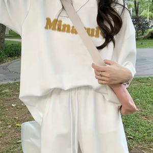 TEMU 여성용 Y2K 오버사이즈 티셔츠 - 화이트 라운드 넥 반팔 'MINIATURE' 골드 프린트, 봄/여름 캐주얼 착용용 통기성 원단, 귀여운 반팔 탑, 쉬운 관리 소재, 가벼운 의류