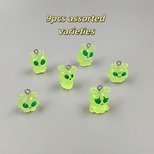 TEMU 랜덤 9개 레진 귀여운 녹색 외계인 참, 주얼리 제작에 적합, 파티 장식, 귀걸이, 목걸이, 가방에 완벽