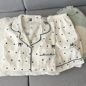 TEMU 귀여운 만화 스타일의 하트 모양 리본 칼라, 버튼업 반팔 상의, 편안한 반바지 세트로 구성된 여성용 투피스 파자마 세트. 우아한 여름 라운지웨어로 완벽합니다.