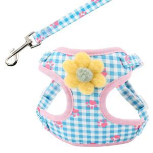 TEMU 고양이/강아지용 범용 반려동물 조끼, 격자무늬 작은 꽃/만화 발바닥 프린트 스타일 하네스 + 120cm/47인치 가죽끈 세트, 반려동물 하네스, 새끼 고양이/강아지 가죽끈/훈련용 로프, 착용감이 편안하고 질식되지 않음, 휴일 장식용으로 적합, 이미지 및 텍스트