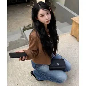 [매장정품] 캘빈클라인 진 CALVIN KLEIN JEANS 여성 CKJ 미니멀 모노그램 플랩 체인 숄더백 DH2806 UB1 DH2