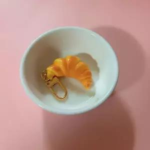 크로와상 빵 키링 열쇠고리 가방 자동차키 선물용 크루와상 크로상 빵집 (WC18F9B)