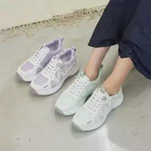 여자 코지 스타일 클래식 스니커즈