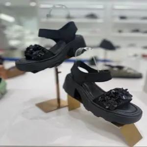 슈콤마보니 New flower bomb velcro 샌들 블랙 DW2AM26005BLK 588333