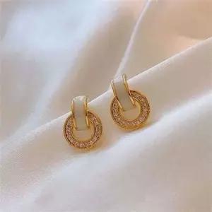 [하프클럽/]데일리 귀걸이 골드링 큐빅 귀걸이 세련된 여성