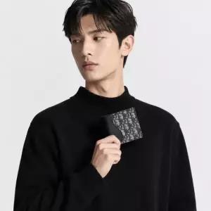 디올옴므 디올 Saddle 반지갑 - 블랙 그레인 송아지 가죽 마르퀘트리 베이지 블랙 Dior Oblique 자카드