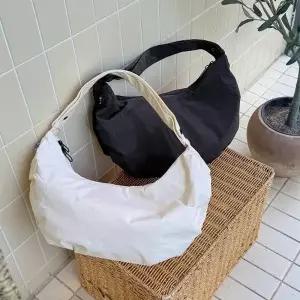 [다잇템]여자 반달 캐주얼 간절기 데일리 호보 크로스백