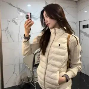 남친 보온 집업 민소매 자수 다운 아이템 트렌드 차이나 트렌디 랄프 조끼 HT1