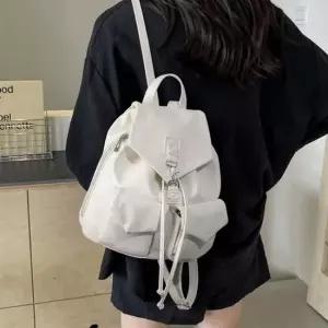 버클라인 투포켓 여성 글로시 복조리 레더 미니 백팩