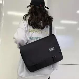 뱃지포인트 베이직 남녀공용 메신저백 스티븐 가방