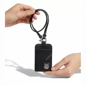 메종키츠네 MUST IT_ FOX HEAD NECK CARDHOLDER MM05348LC0043-P199) 폭스 헤드 넥 카드홀더)