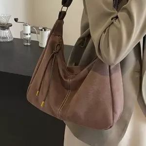 넉넉한 수납공간 데일리룩 데이트룩 스웨이드 숄더백
