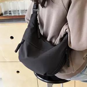 경량 반달 크로스백 메신저백 데일리백 여행가방 수납가방 캐주얼 5컬러