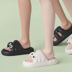 [하프클럽/셀러허브_아웃도어]귀여운 악어 캐릭터 쿠션 실내화 슬리퍼